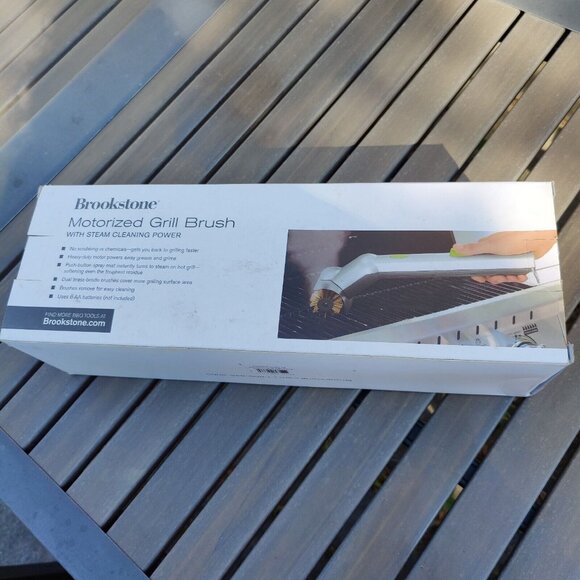 Brookstone Motorized Grill Brush w Heavy Duty Steam Cleaning Power 641621 NEW  - Picture 1 of 7